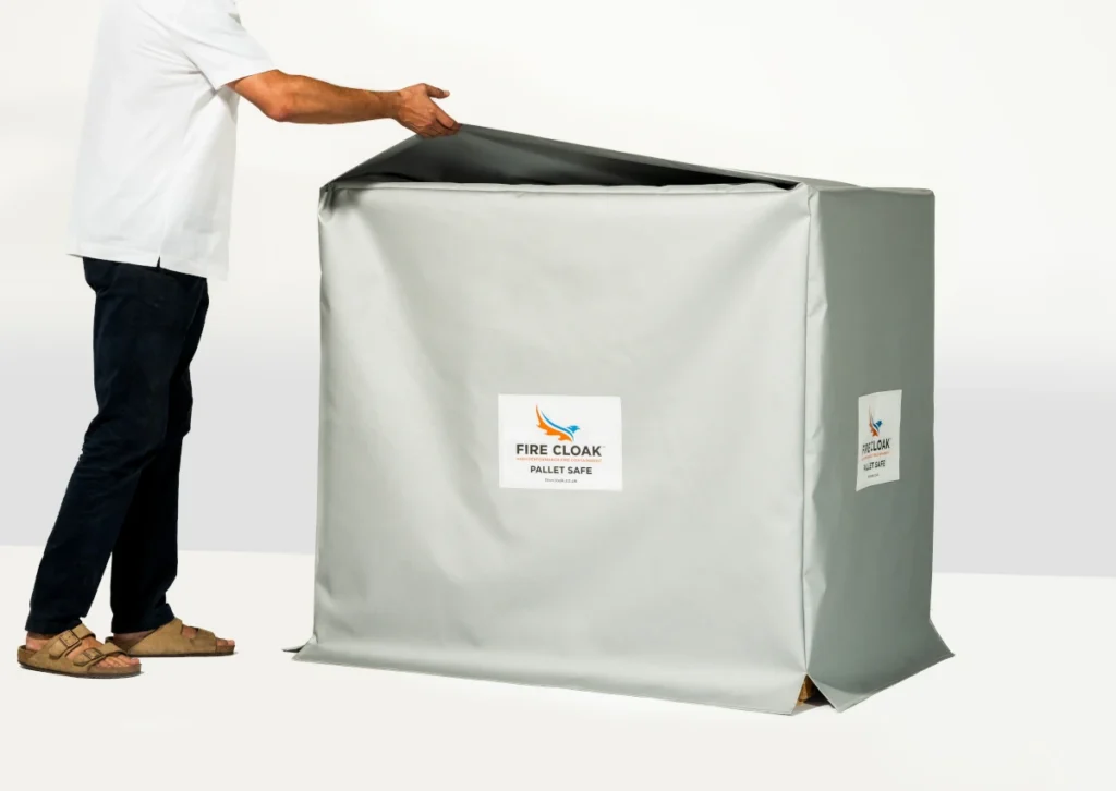 PALLET SAFE cover with the overlapping top vent open
